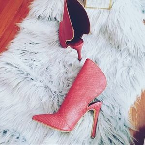 Red high heel mule with zipper outline